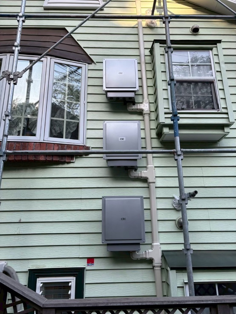 蓄電池・パワコン設置（外壁）